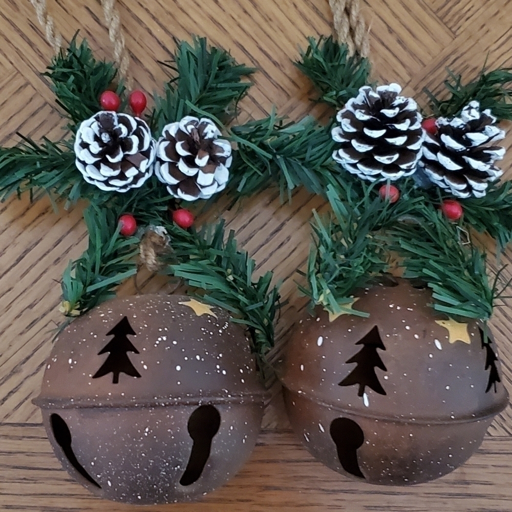 NWT Brown Metal Rustic Decorative Bells Country Christmas Themed Ornaments